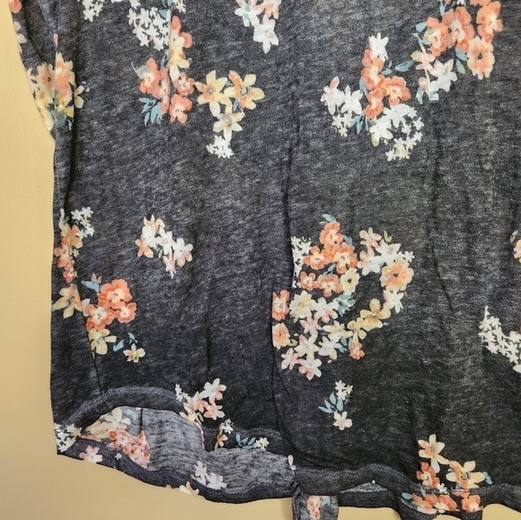 MAURICES Floral Just be kind Shirt Size Large - Picture 5 of 7